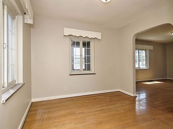 5th image of 742 E Ross Ave