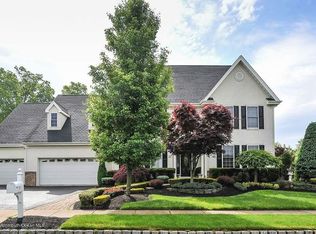 22 Cornwallis Ct, Manalapan, NJ 07726