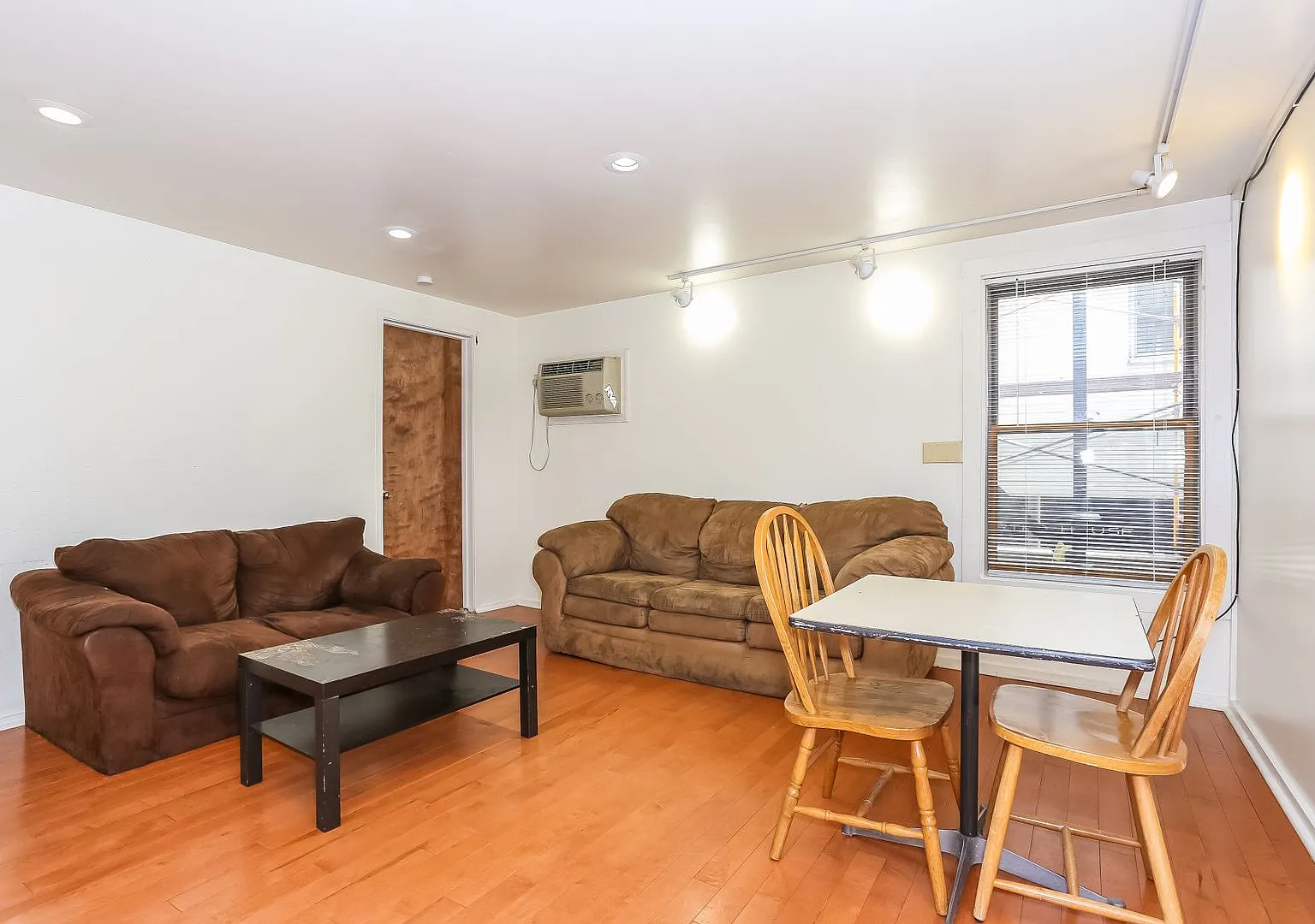 5 Bed/2.5 Bath Private Home Available August '27 — Photo 2