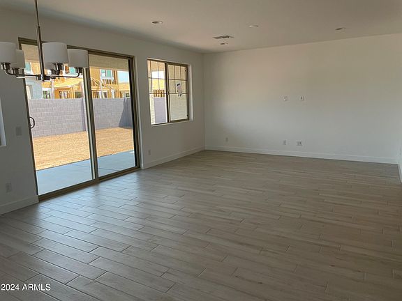 4th image of 10270 W COLUMBUS Avenue