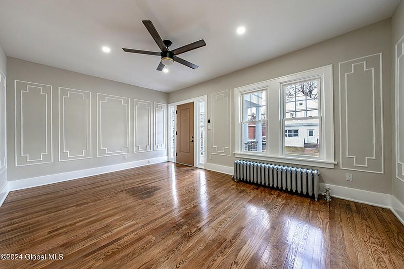 3rd image of 27 Fullerton Street
