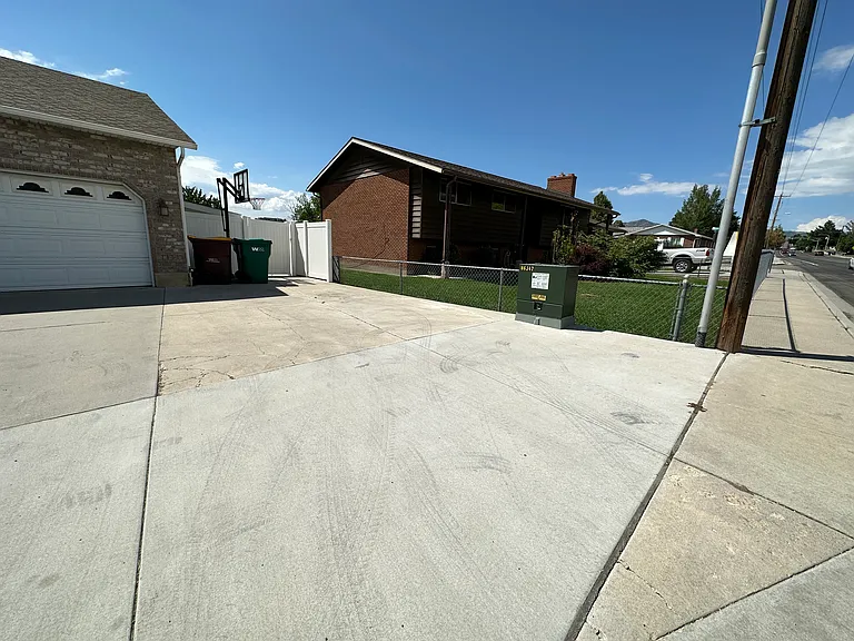 735 N 1200 E #B — Photo 11
