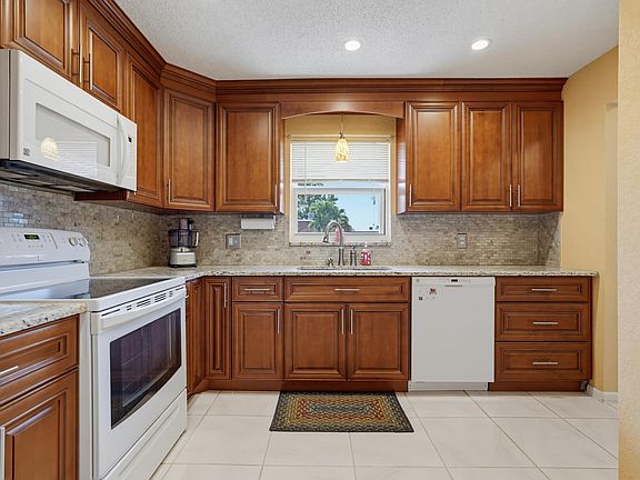 3rd image of 676 Laconia Circle #B