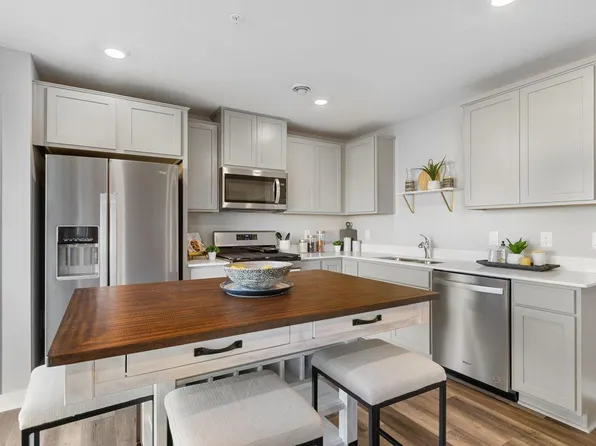 12709 Ashbury Dr, Rogers, MN 55374