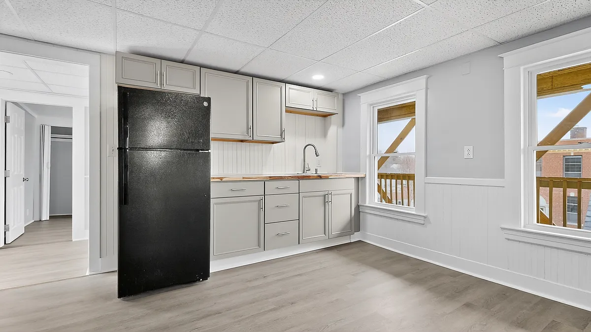 Building Photo - 83 Brook St #C