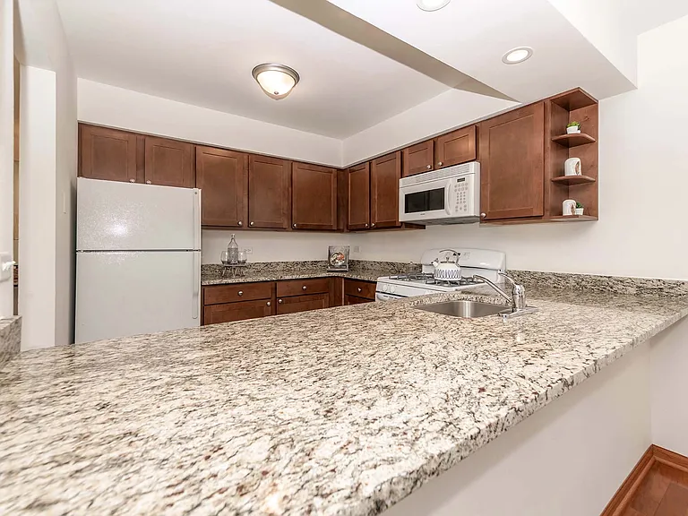 Barrington Lakes Apartments — Photo 13