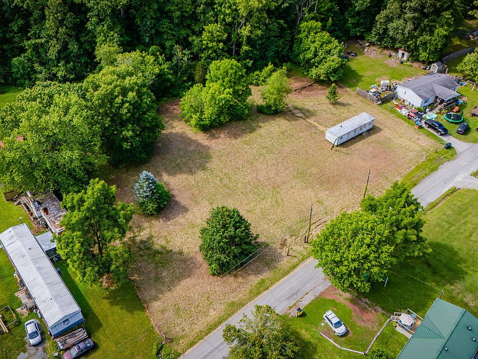 2nd image of 602 Woodlawn Dr
