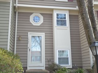 1537 Woodcrest Dr, Reston, VA 20194
