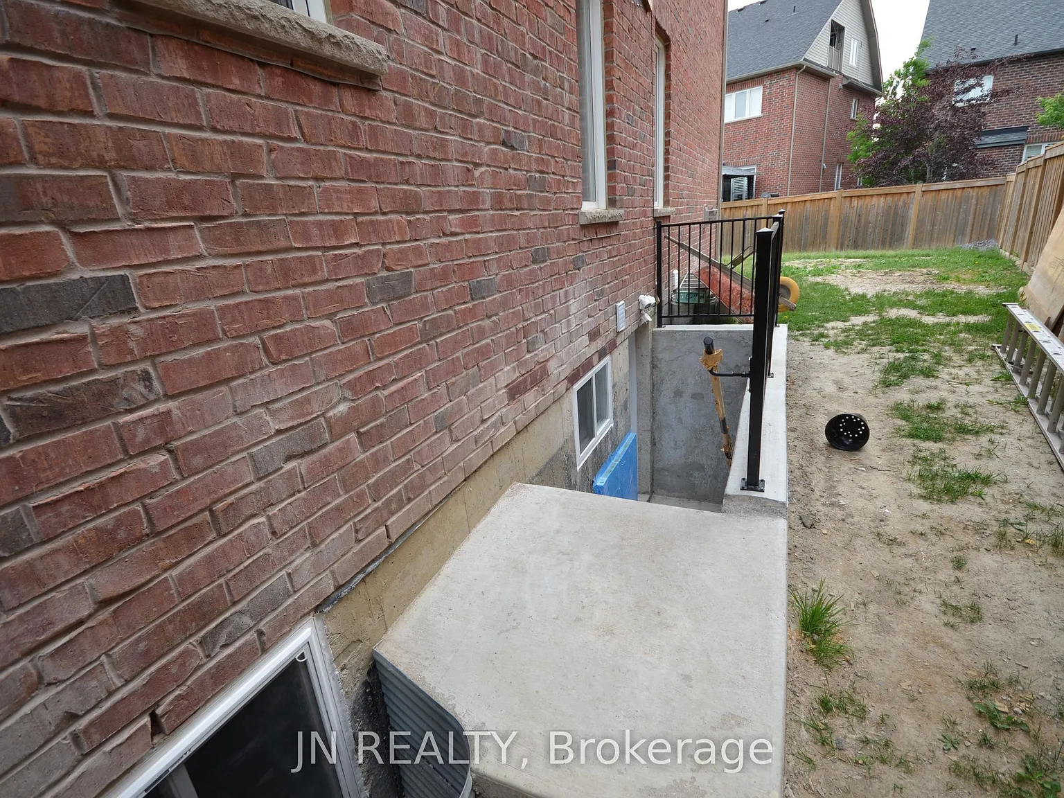 3 bed, $2,275 — Photo 2