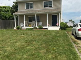 36 Maple Ave, Narragansett, RI 02882