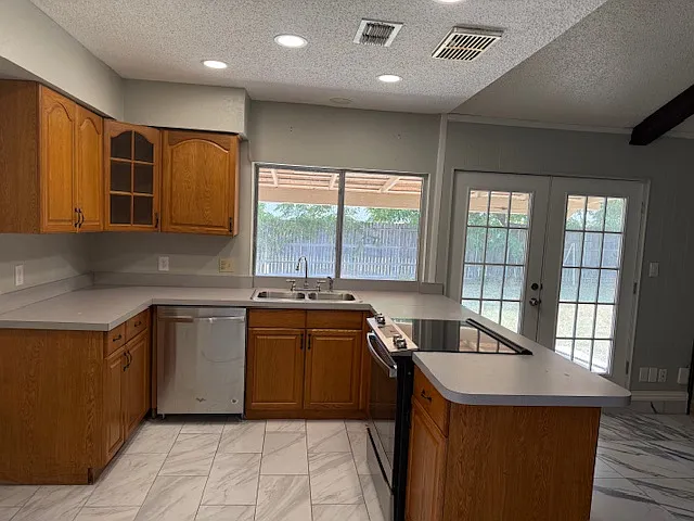 3 bed, 1426 sqft, $2,200 — Photo 4