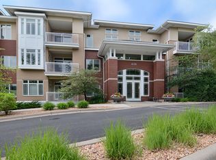 408 Parkers Lake Rd APT 302, Wayzata, MN 55391