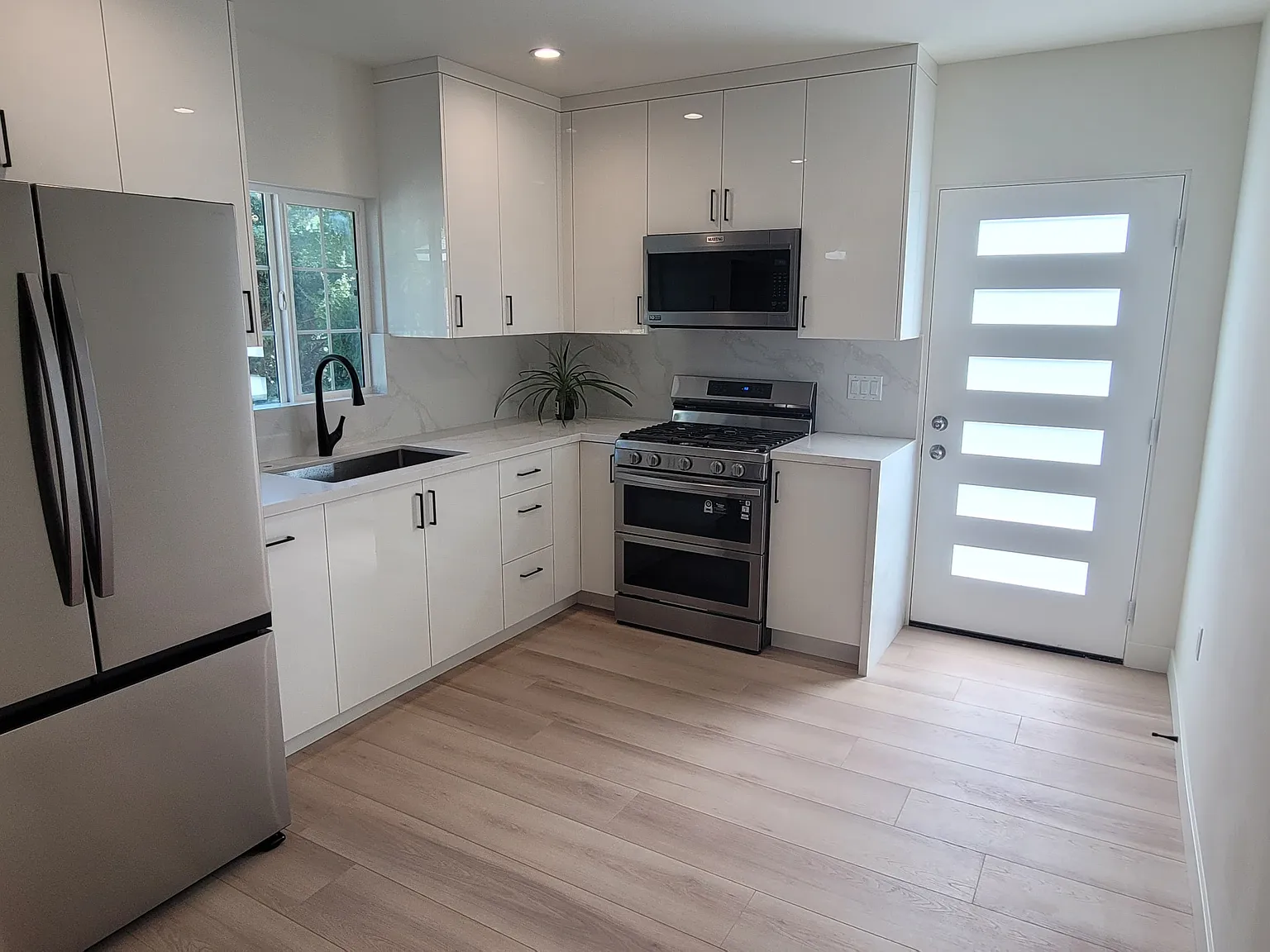 1 bed, 440 sqft, $2,390 — Photo 1