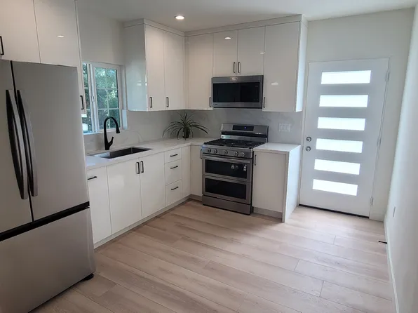 26312 1/2 Whispering Leaves Dr, Newhall, CA 91321