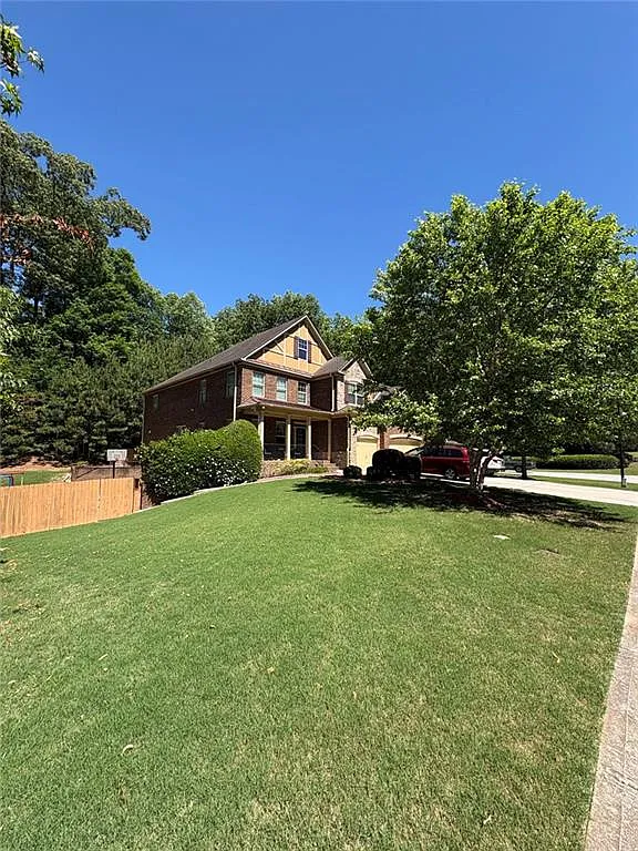 5 bed, 4.0 bath, 4140 sqft, $3,200 — Photo 1