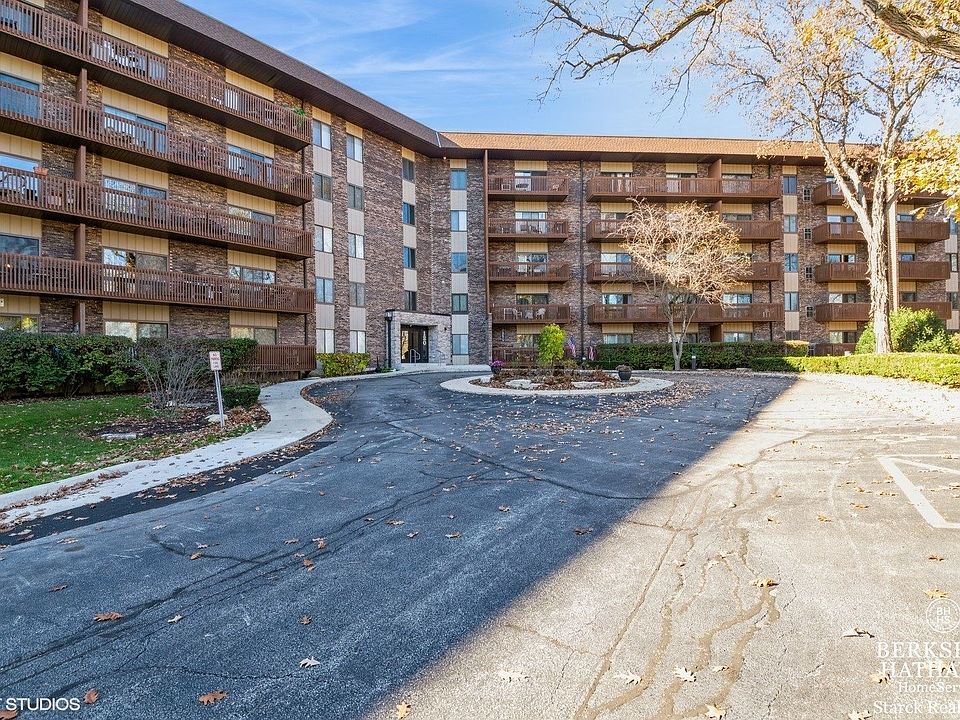 1st image of 120 Lakeview Dr APT 214