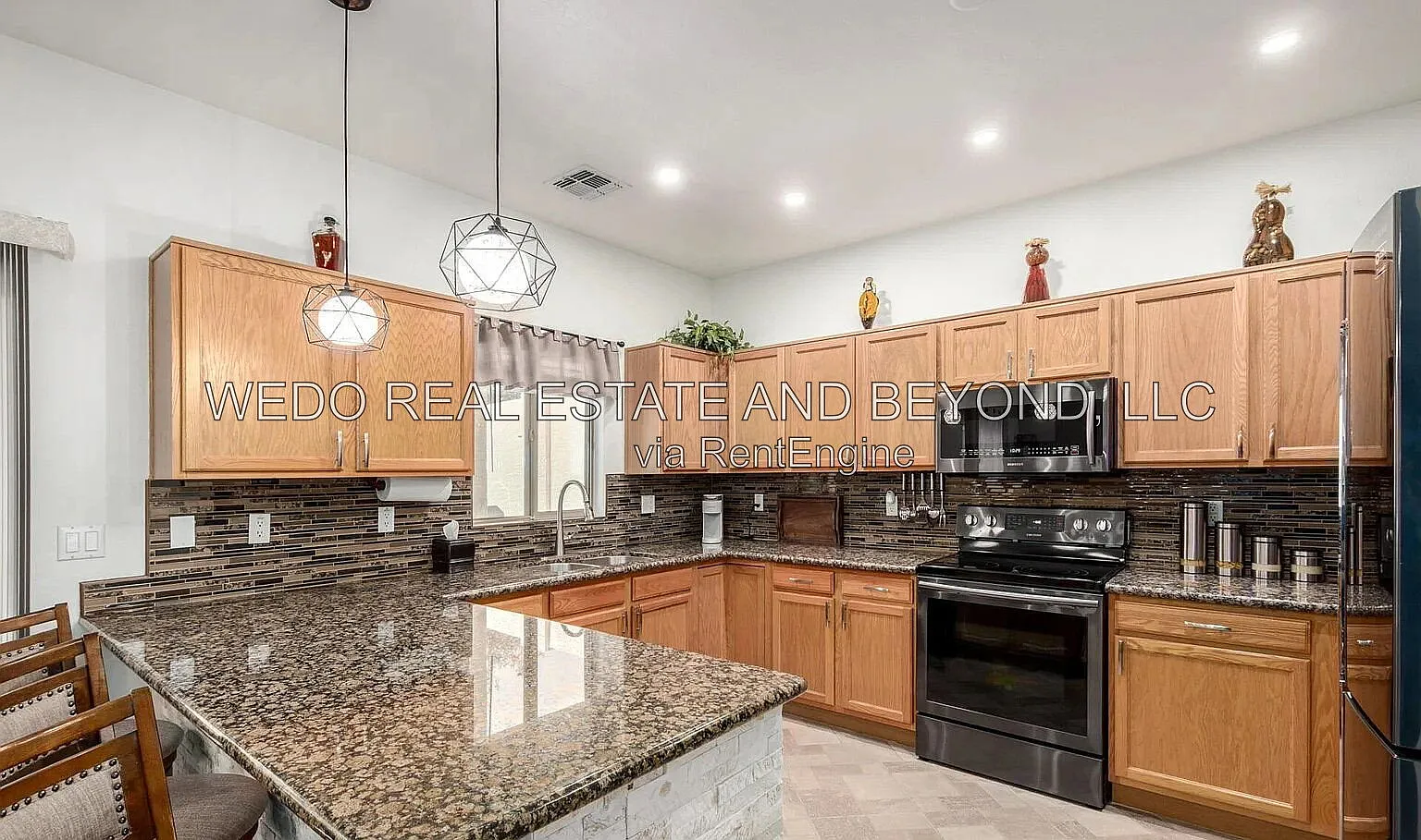 4 bed, 3.0 bath, 1886 sqft, $2,600 — Photo 3
