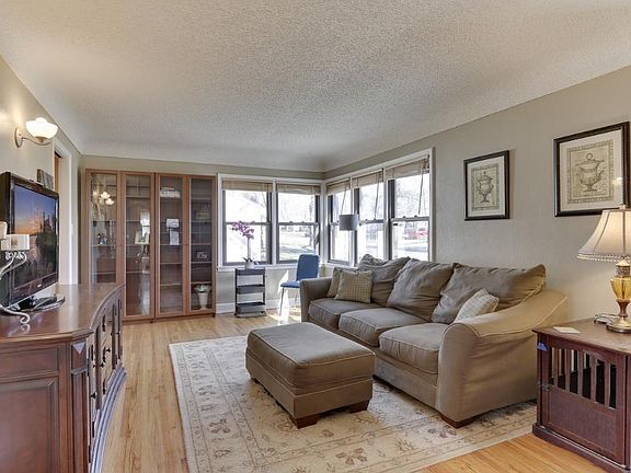 2nd image of 2193 Gardenette Dr N