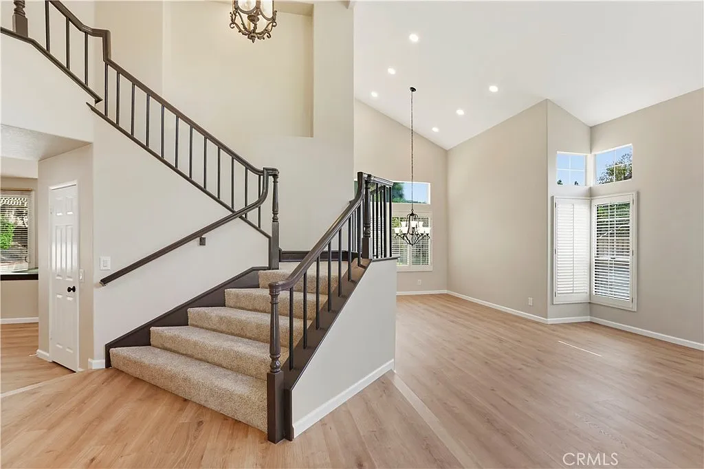 3 bed, 2.5 bath, 2465 sqft, $5,400 — Photo 3