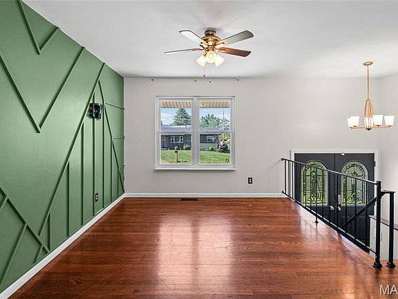 4th image of 572 Mount Vernon Dr