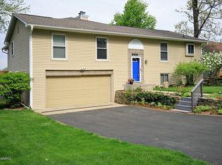 594 Aquaview Dr, Kalamazoo, MI 49009