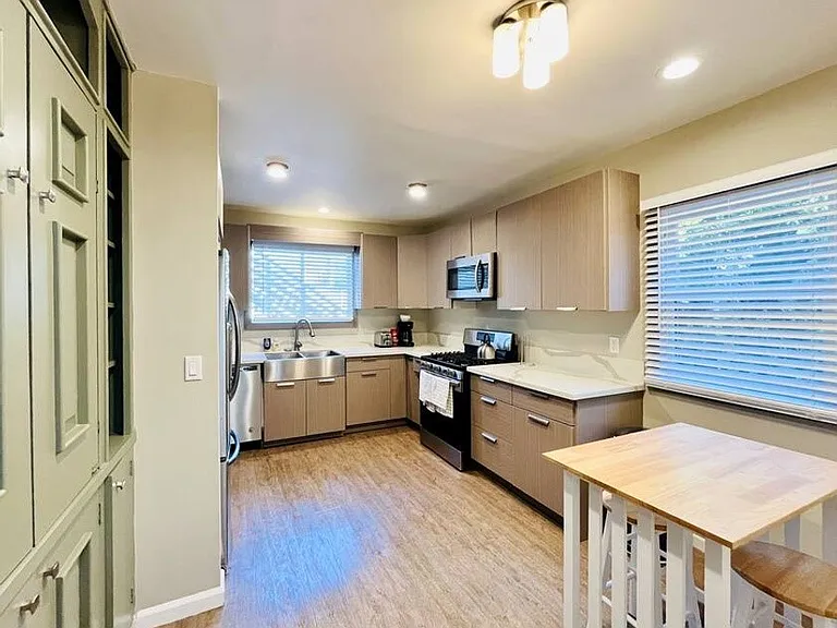226 S Rexford Dr — Photo 11