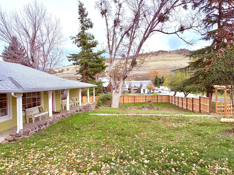 2099 Emigrant Creek Rd — Photo 16