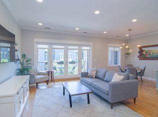 3404 N Southport Ave #2, Chicago, IL 60657