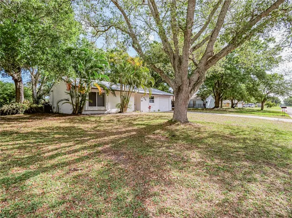 1746 25th St SW, Vero Beach, FL 32962