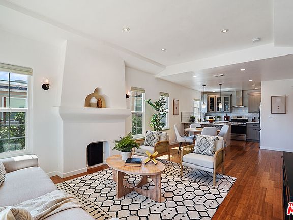 4th image of 2519 W 82nd St