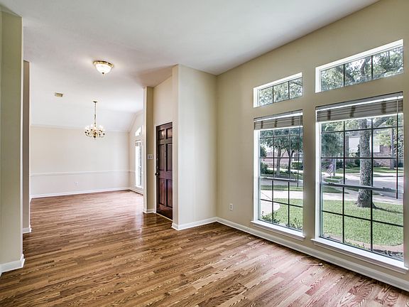 2nd image of 2203 Alberton Ln