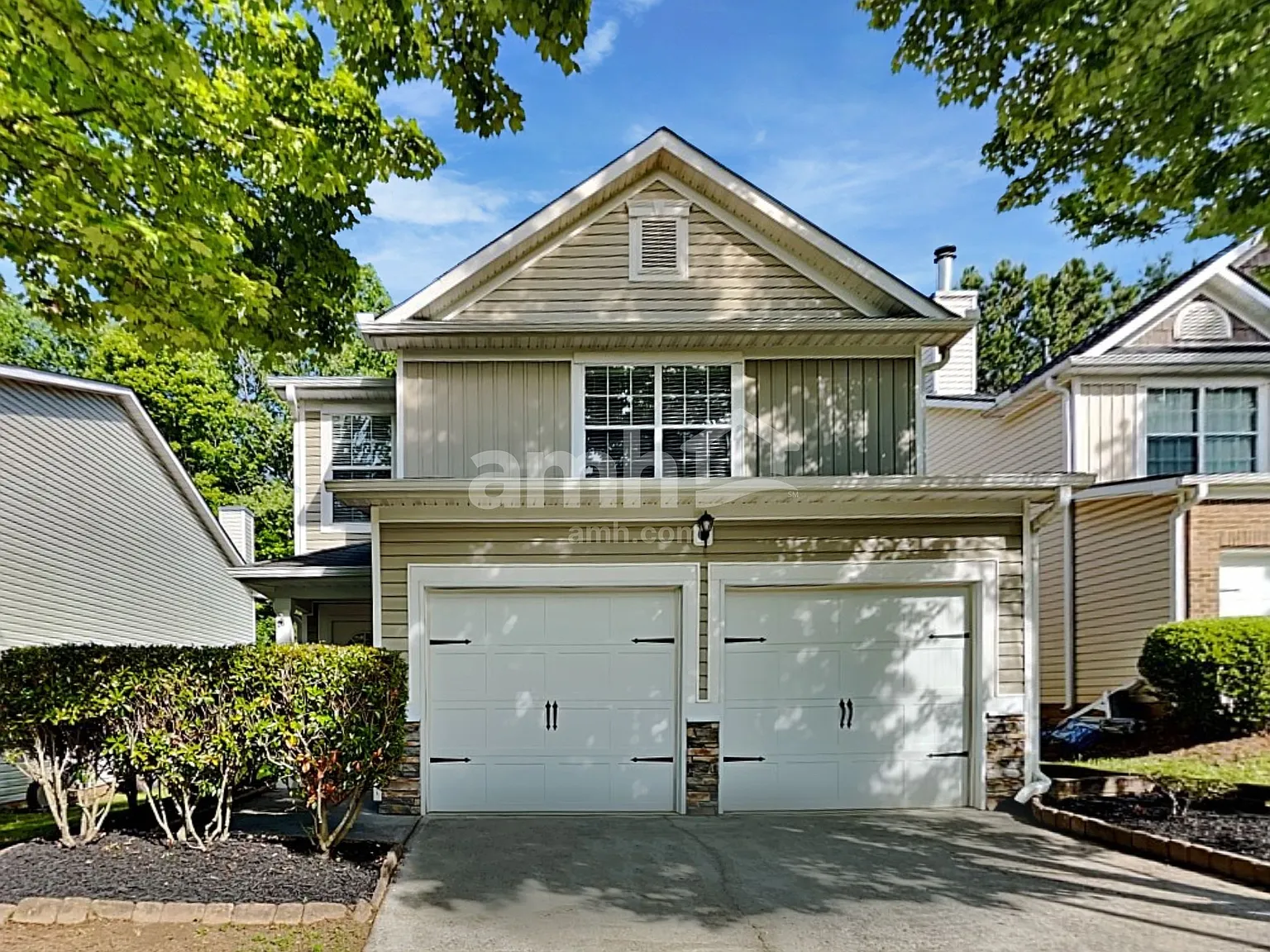 3 bed, 2.5 bath, 1570 sqft, $1,990 — Photo 1