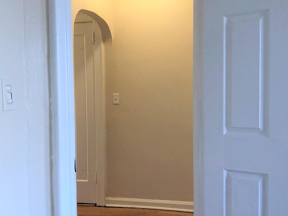 4th image of 994 McLean Ave