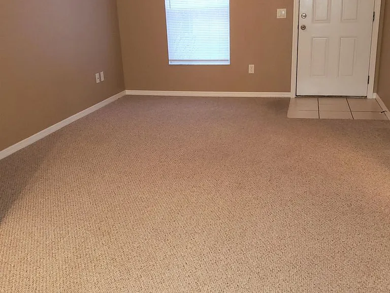 9328 N Travis Dr — Photo 2
