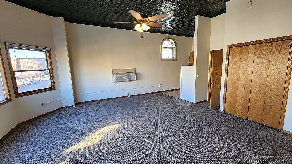 Building Photo - Studio -Affordable, Quiet Building!
