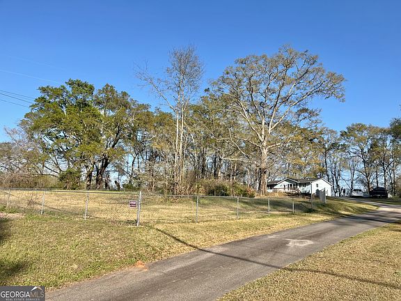 3rd image of 340 Stark Rd