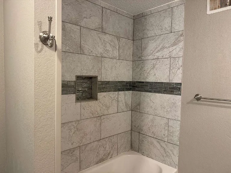 3709 32nd St — Photo 3