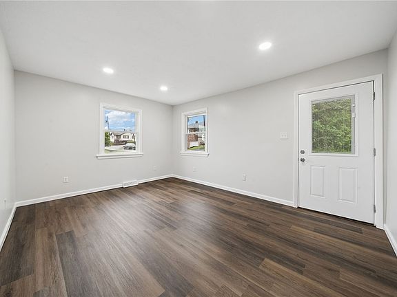 4th image of 906 Allegheny Ave