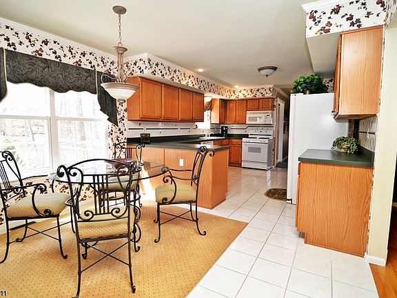 3rd image of 6 Liberty Woods Dr