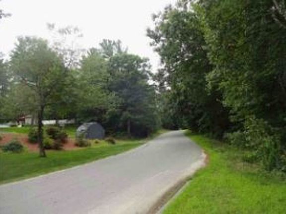 Exterior Neighborhood (street photo)