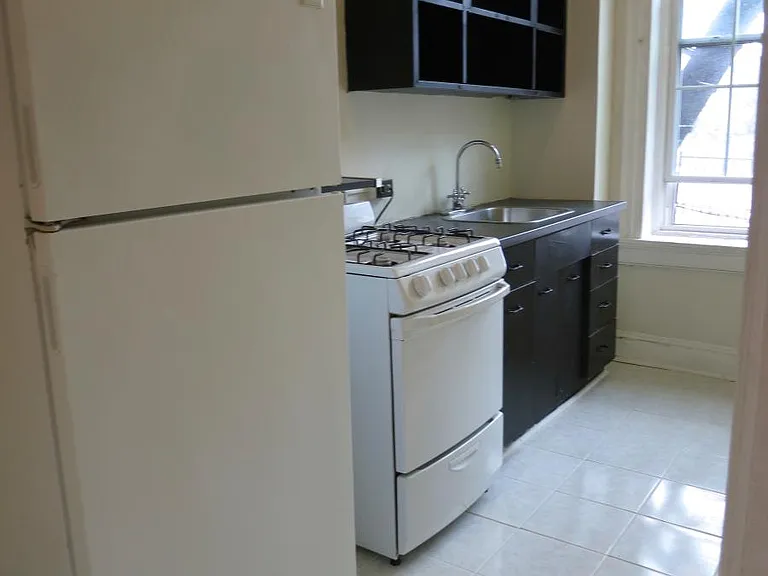 216 W Madison St #2R — Photo 7