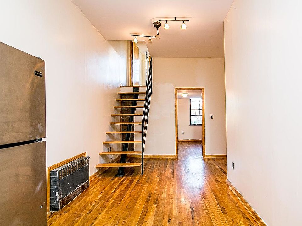 1st image of 269 Melrose St APT 3R
