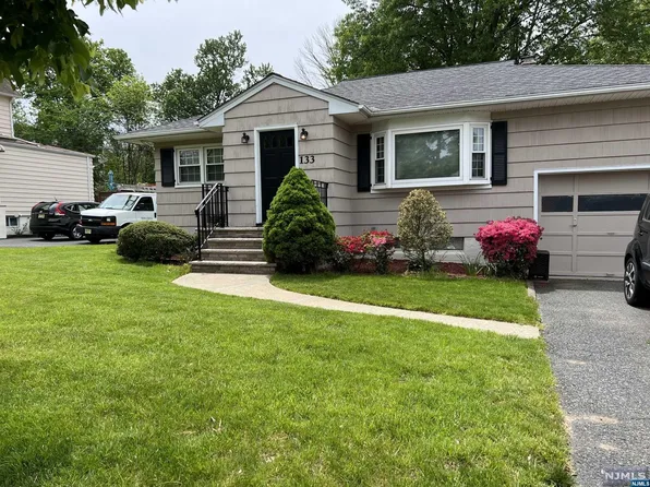 133 Forest Pl, Rochelle Park, NJ 07662
