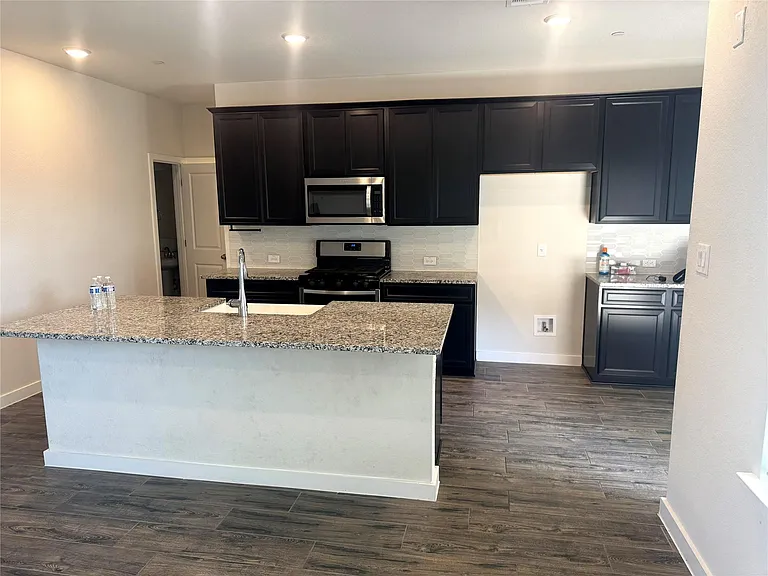 2500 Forest Creek Dr #602 — Photo 3