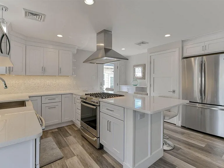 102 N Essex Ave — Photo 12