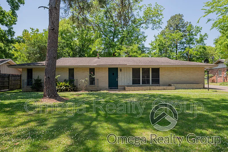 4 bed, 2.0 bath, 1953 sqft, $1,500 — Photo 1