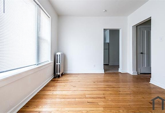 4th image of 1415 W 80th St #1425-G