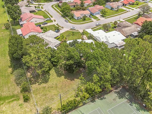 5th image of 5632 Minaret Ct