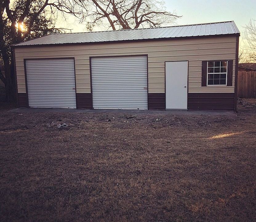 2nd image of 707 N Main St