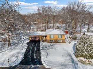43W371 Thornapple Tree Rd, Sugar Grove, IL 60554